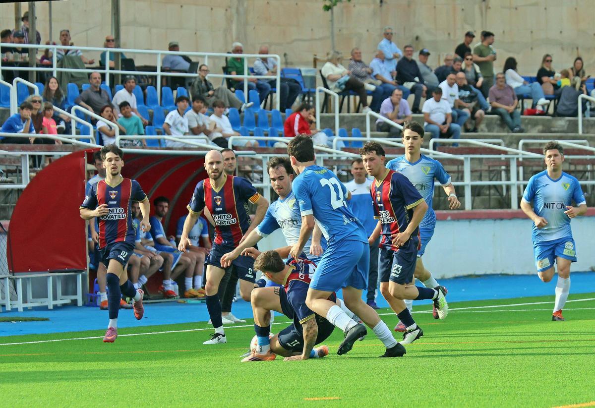 La Seu d'Urgell, de blau, pot pujar i el Sallent, de blaugrana, disputar promoció d'ascens a Primera Catalana