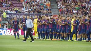 Valverde se dirige al público en la presentación del equipo antes del Gamper 