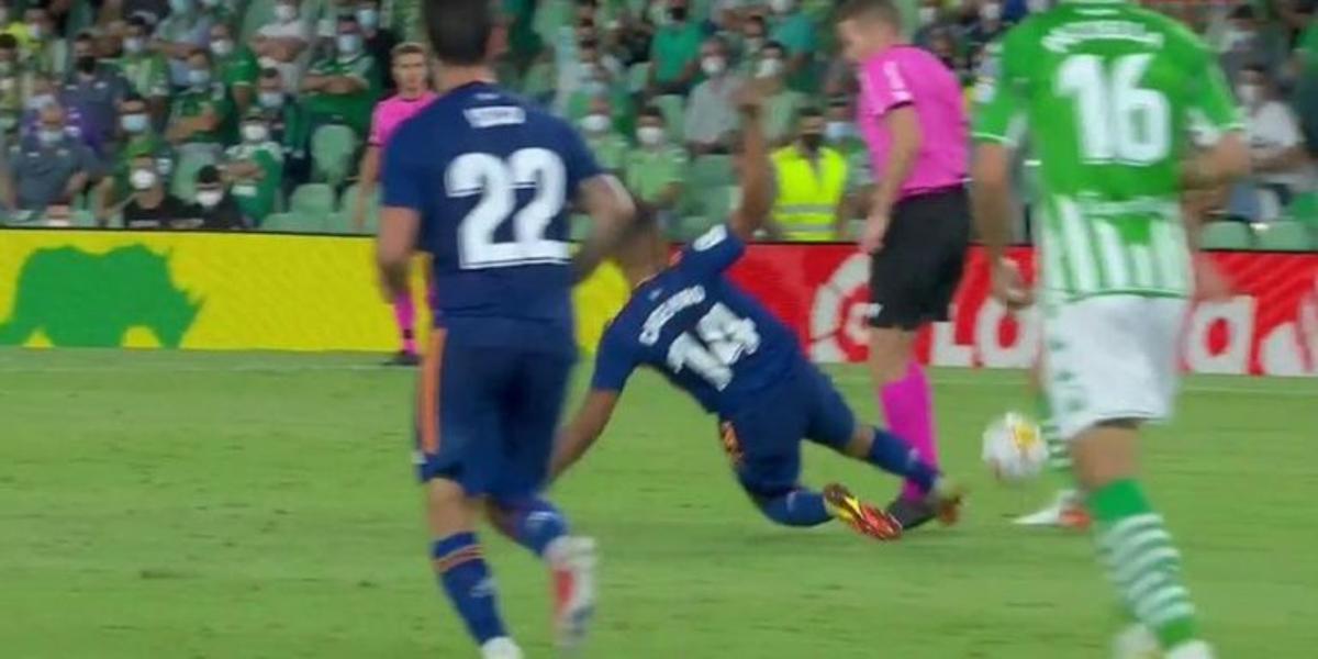 Casemiro, impune: Se va del Madrid sin haber visto una roja directa en 10 años pese a todo esto