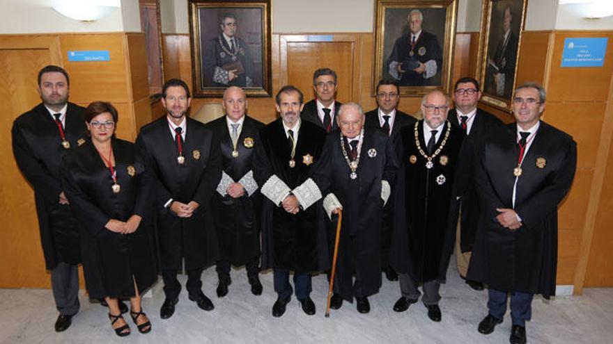 Guerrero-Strachan, con miembros del Colegio de Abogados.