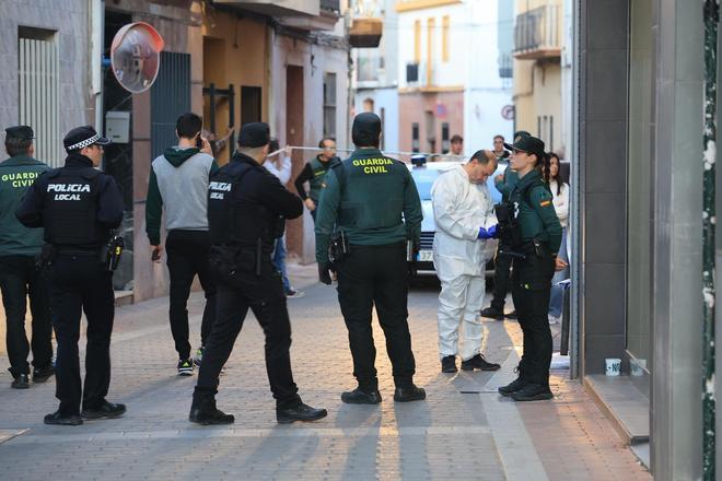 Galería de imágenes: Encuentran degolladas en su domicilio de Xilxes a una mujer y a su hija de 12 años