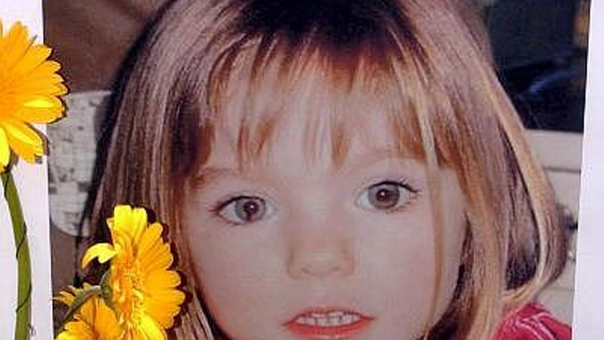 Fotografía de archivo correspondiente al 12 de mayo del 2007 que muestra a Madeleine McCann, que se encuentra en paradero desconocido desde que desapareciera el 3 de mayo del 2007 del apartamento en el que ella y su familia pasaban las vacaciones en el Algarve (sur de Portugal). De acuerdo con los medios de comunicación lusos, la investigación policial del caso podría cerrarse al no existir suficientes pruebas.