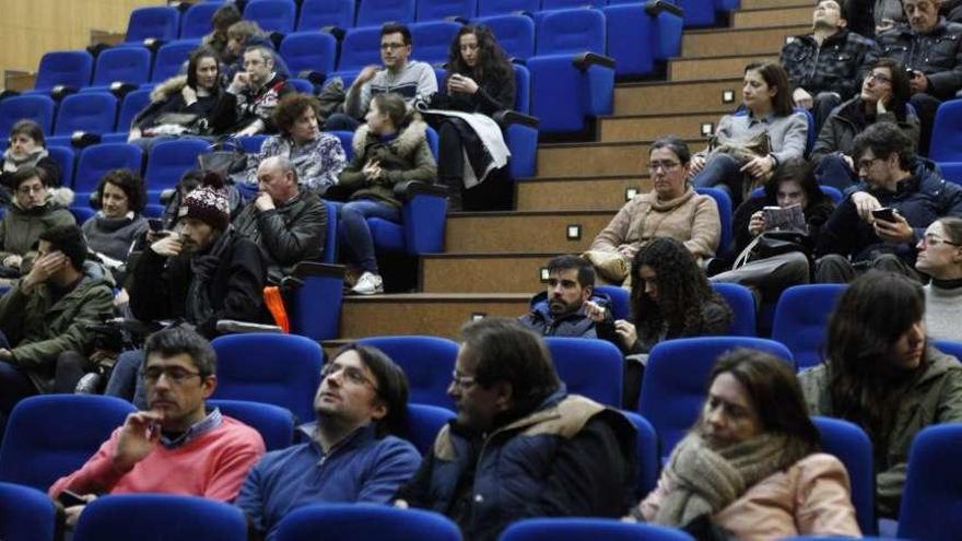 Público asistente, anoche, para presenciar &#039;la proyección en Lalín del documental de Aitor Rei, &#039;Frankestein-04155. // Bernabé/Luismy