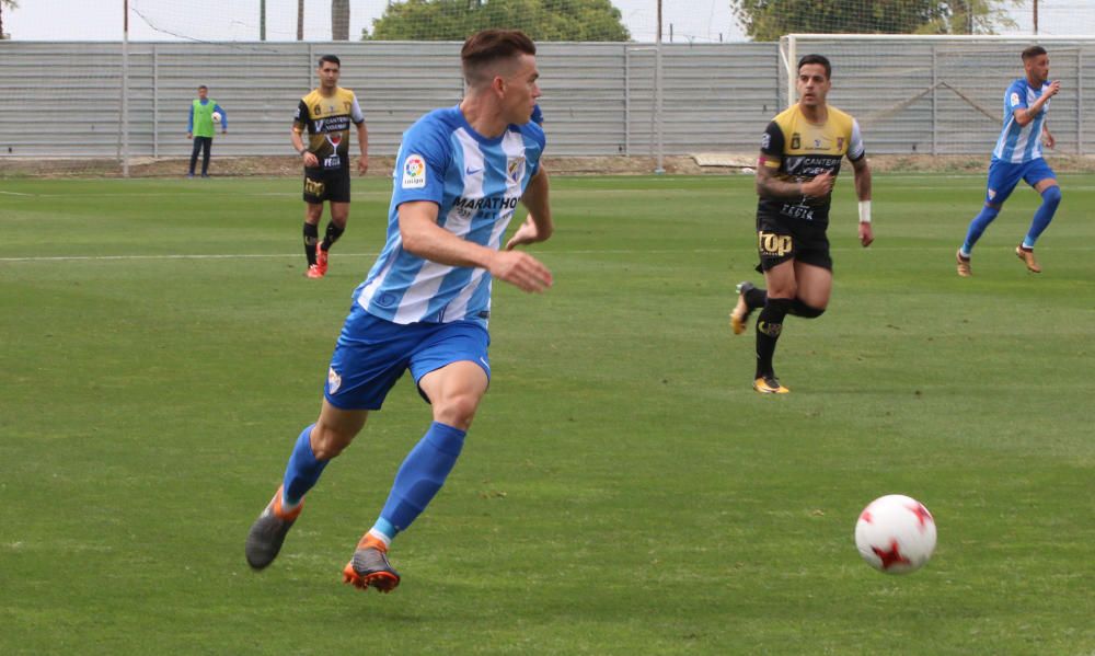 El filial malaguista empata a cero con el conjunto murciano en la ida y se jugará el ascenso en la vuelta.