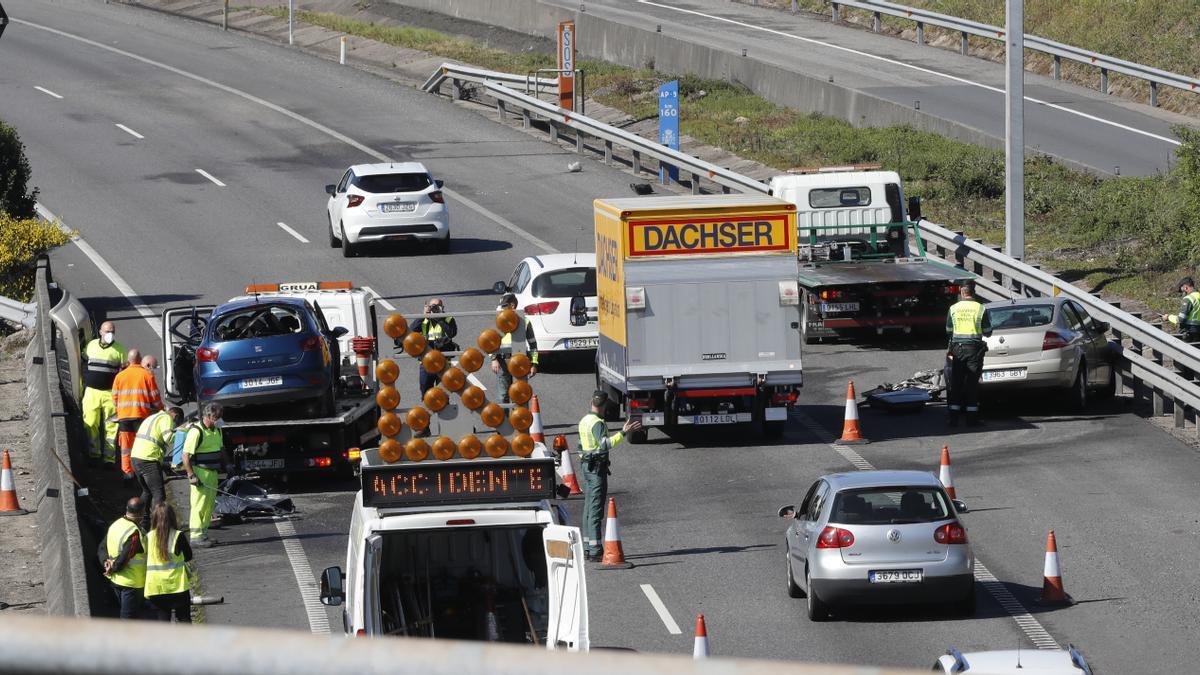 Imagen del accidente en la AP-9 a la altura de Puxeiros. /