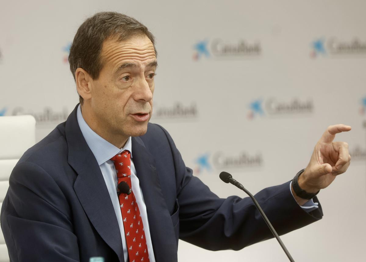 Archivo - El ceo de CaixaBank, Gonzalo Gortázar,