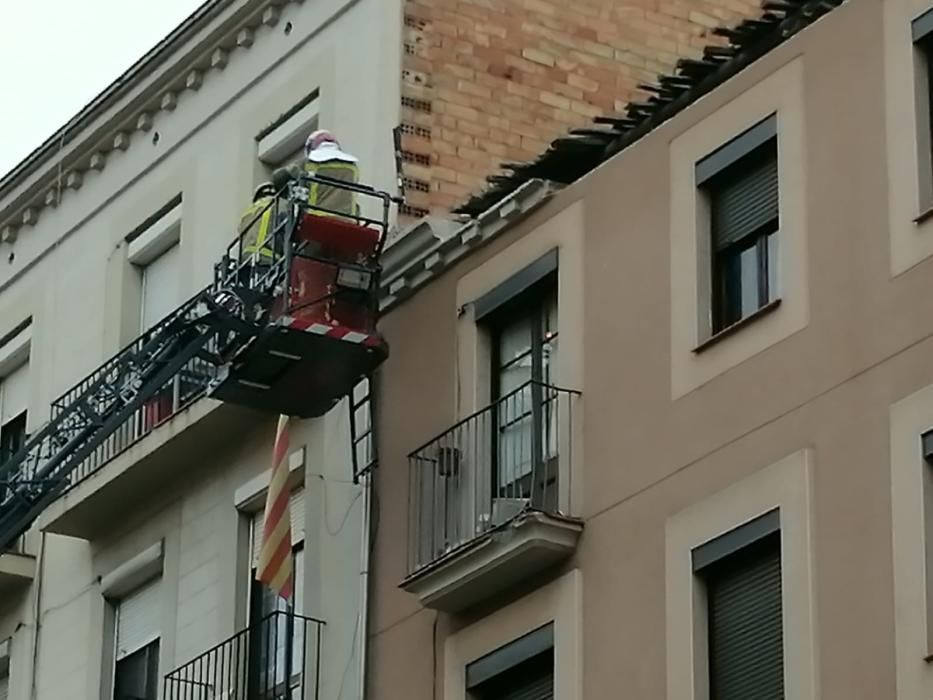 Despreniment d'una cornisa a la carretera de Vic