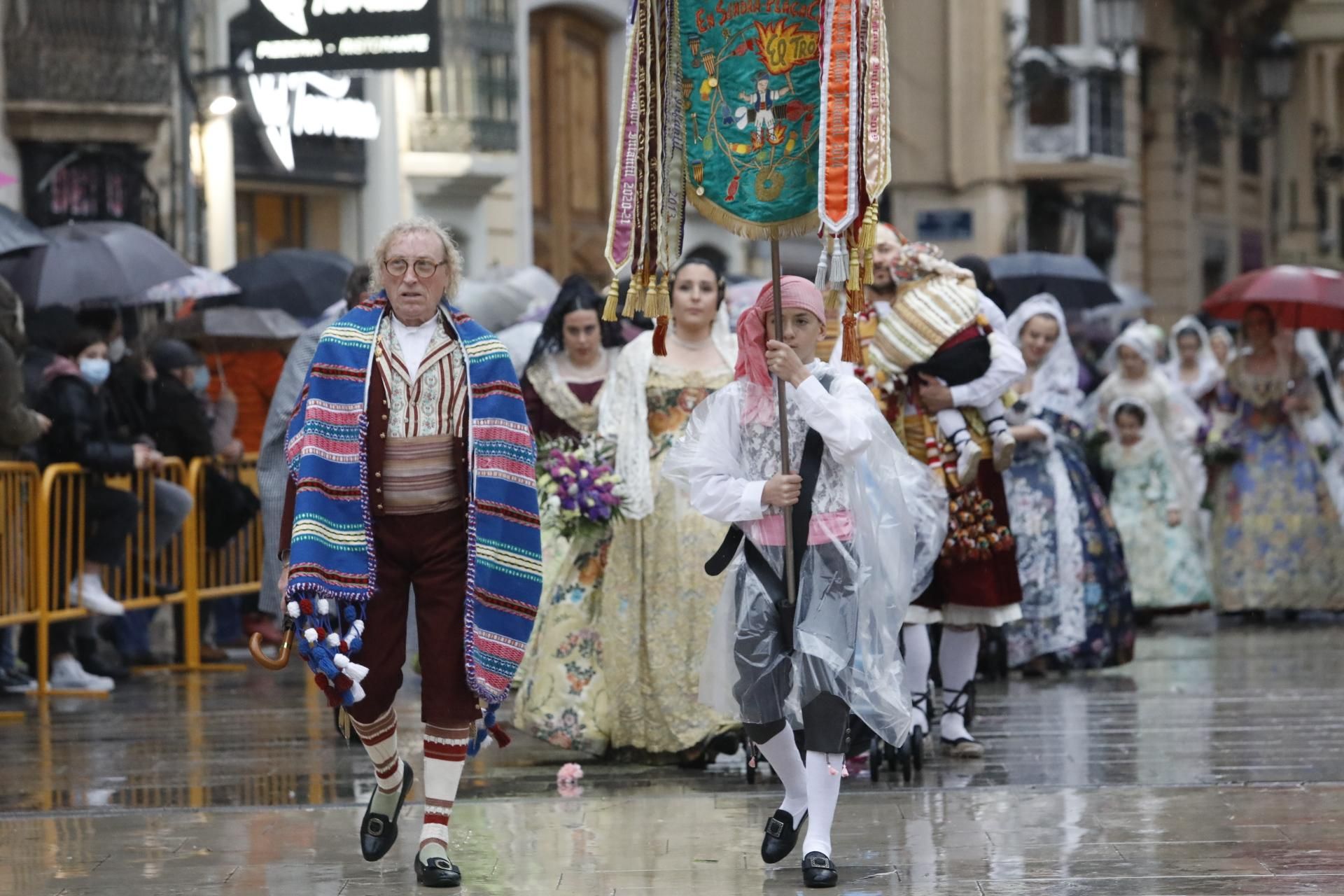 Búscate en el primer día de ofrenda por la calle Quart (entre las 18:00 a las 19:00 horas)