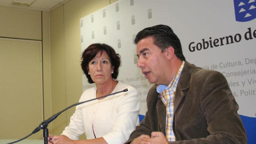 Inés Rojas y Ramón Miranda explican los problemas derivados del recorte presupuestario. i LP/DLP