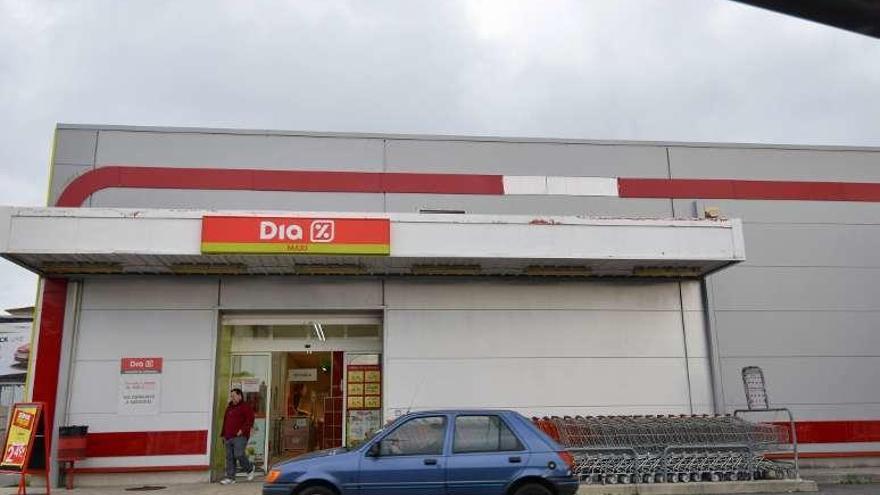 El supermercado recuperó la normalidad tras el atraco. // Gustavo Santos