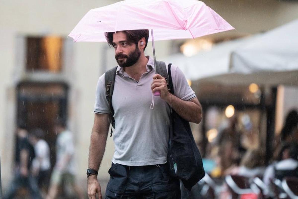 Las lluvia y la tormenta llega a la ciudad de Barcelona Las lluvia y la tormenta llega a la ciudad de Barcelona