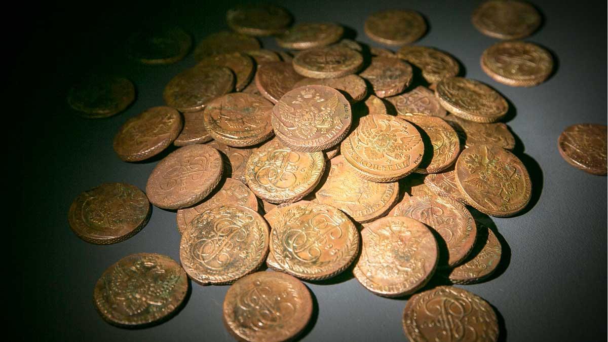 Monedas de oro acuñadas durante el reinado de Catalina la Grande, tal vez empleadas para pagar a la tripulación rusa de la Armada inglesa o, quién sabe, fruto a lo mejor de un pillaje.