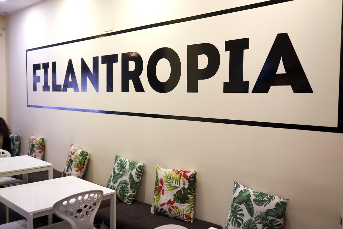 Mural interior de Filantropía Café