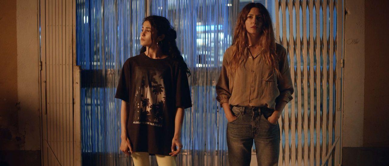 Imagen de &quot;El agua&quot;, con Luna Pamies y Bárbara Lennie.