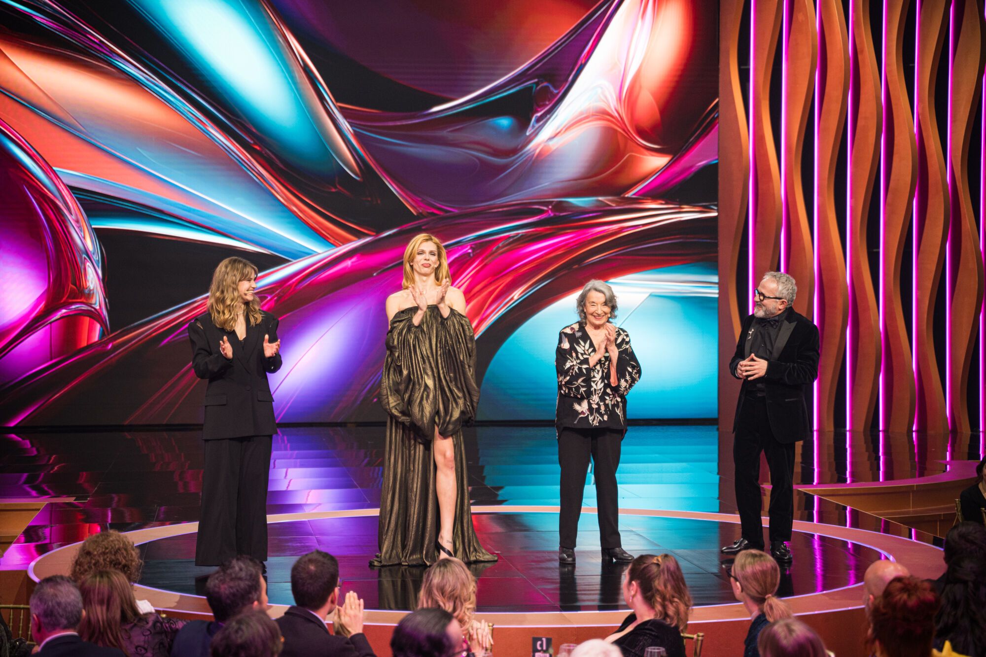 Los presentadores Petra Martínez, Samantha Hudson, Elisabet Casanovas y Antonio Durán 'Morris' durante la gala de entrega de los Premios Feroz 2026, en el Pazo da Cultura, a 24 de enero de 2026, en Pontevedra, Galicia (España). Los Premios Feroz son entregados de manera anual por la Asociación de Informadores Cinematográficos de España desde 2014, con el objetivo de destacar lo mejor de la producción audiovisual del año, tanto en cine como en televisión. 24 ENERO 2026 Eduardo Parra / Europa Press 24/01/2026. Petra Martínez;Samantha Hudson;Elisabet Casanovas;Antonio Durán 'Morris';Eduardo Parra;