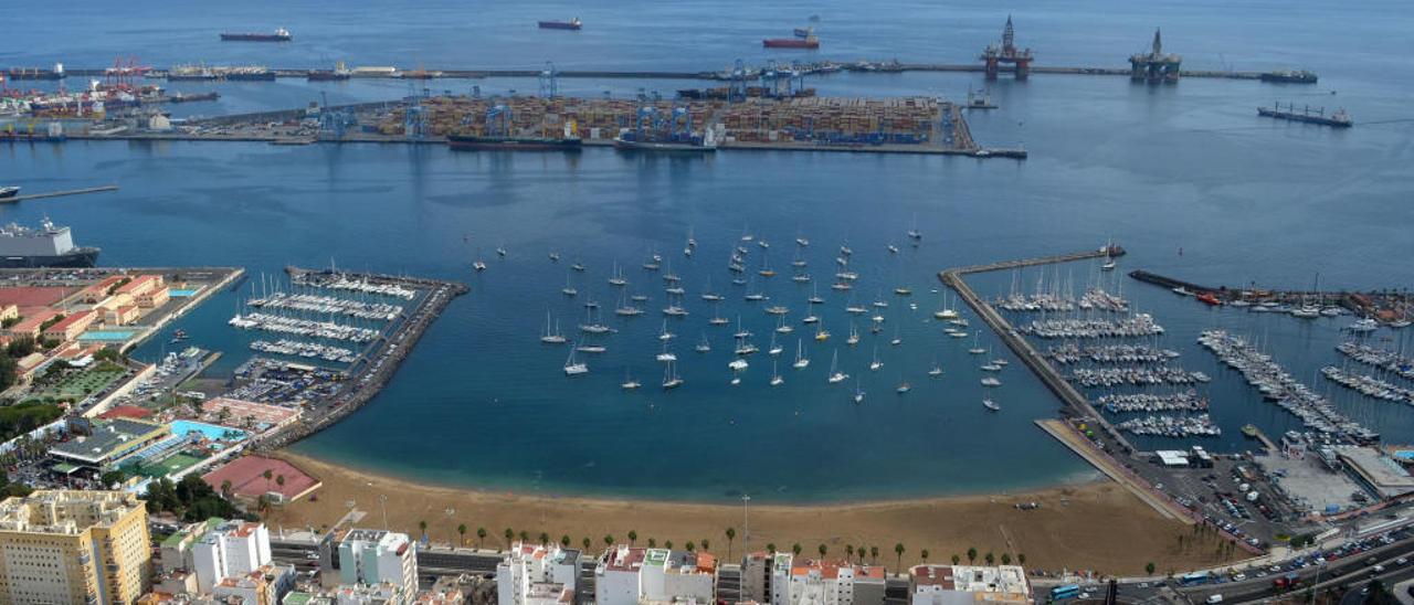 Vistas aéreas del Puerto de La Luz.