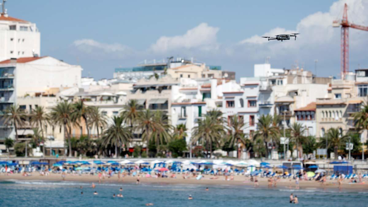 Sitges controlará el aforo de sus playas con drones