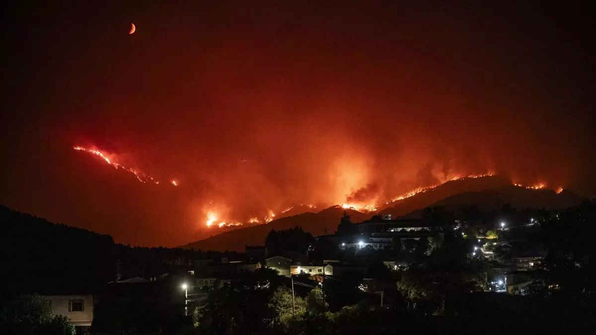 Vídeo | Unas 700 personas siguen evacuadas por el incendio de Pinofranqueado que ha arrasado 1.600 hectáreas