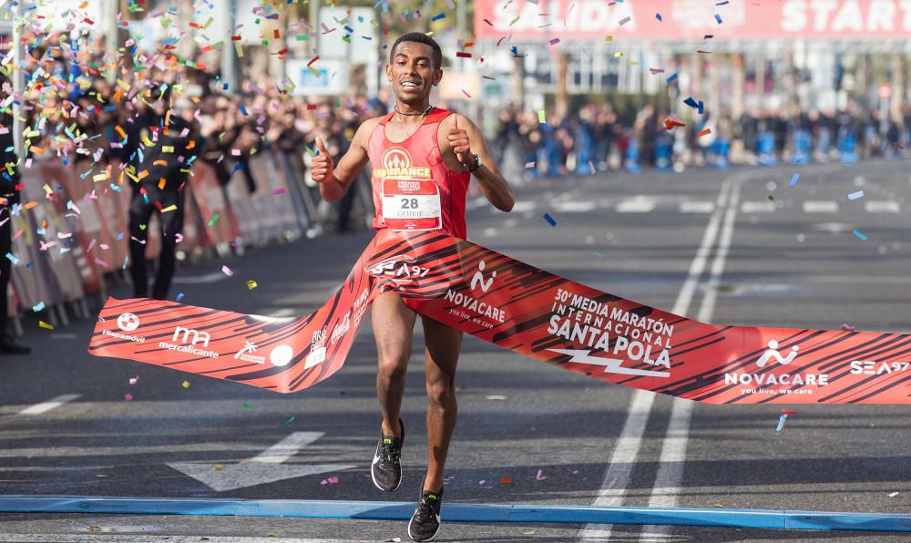 Las mejores imágenes de la 30 edición de la Media Maratón de Santa Pola