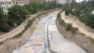 Una ladera del río de Elche más iluminada para los paseos seguros