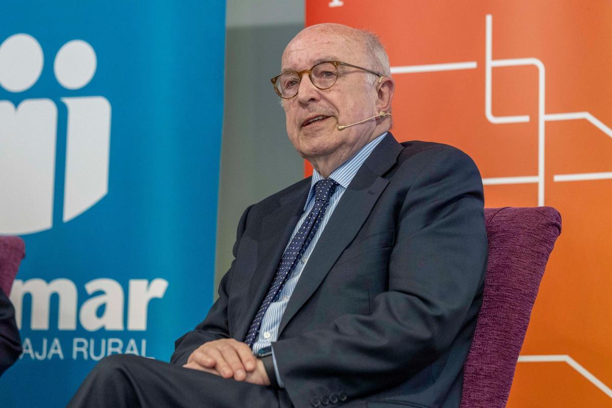 El exministro y excomisario europeo Joaquín Almunia protagoniza este jueves un acto en Alicante