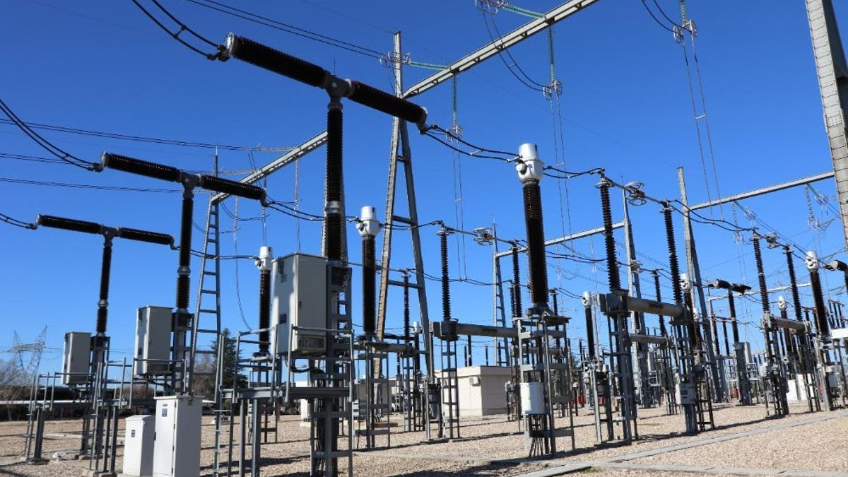 Visata de una subestación de la red eléctrica.