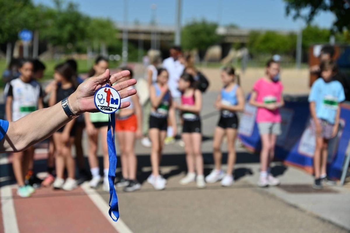 Fotogalería | El Colegio de Médicos de Badajoz echa a correr: "Menos pastillas y más zapatillas"