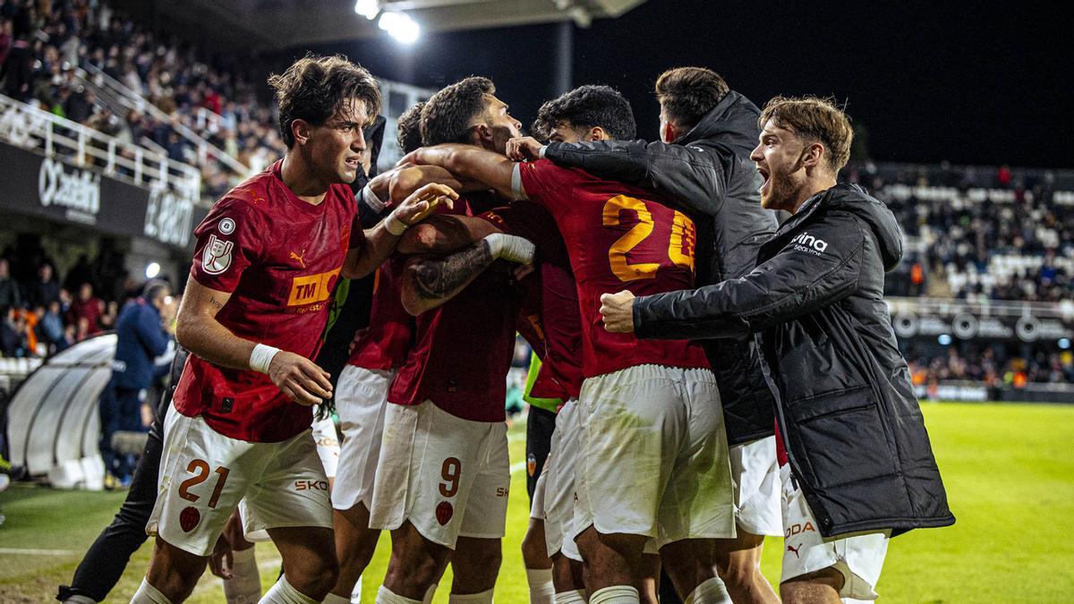 La celebración del gol en el último minuto
