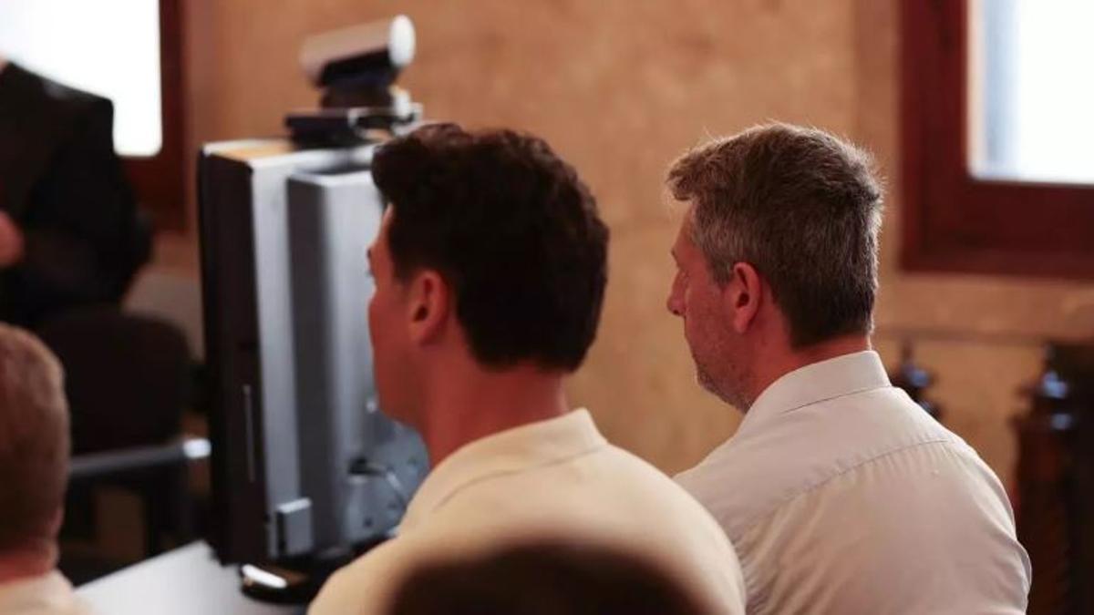 Michele P. (links) und "Charly" auf der Anklagebank.