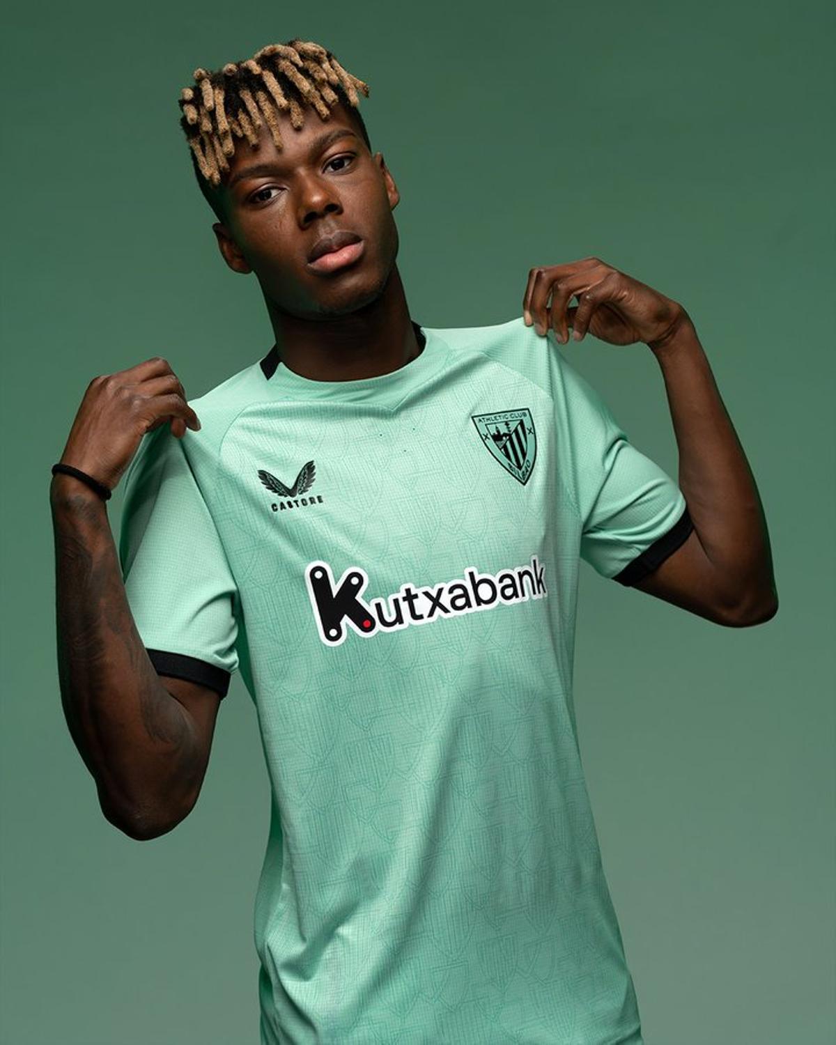 Nico Williams promociona la tercera equipación del Athletic Club