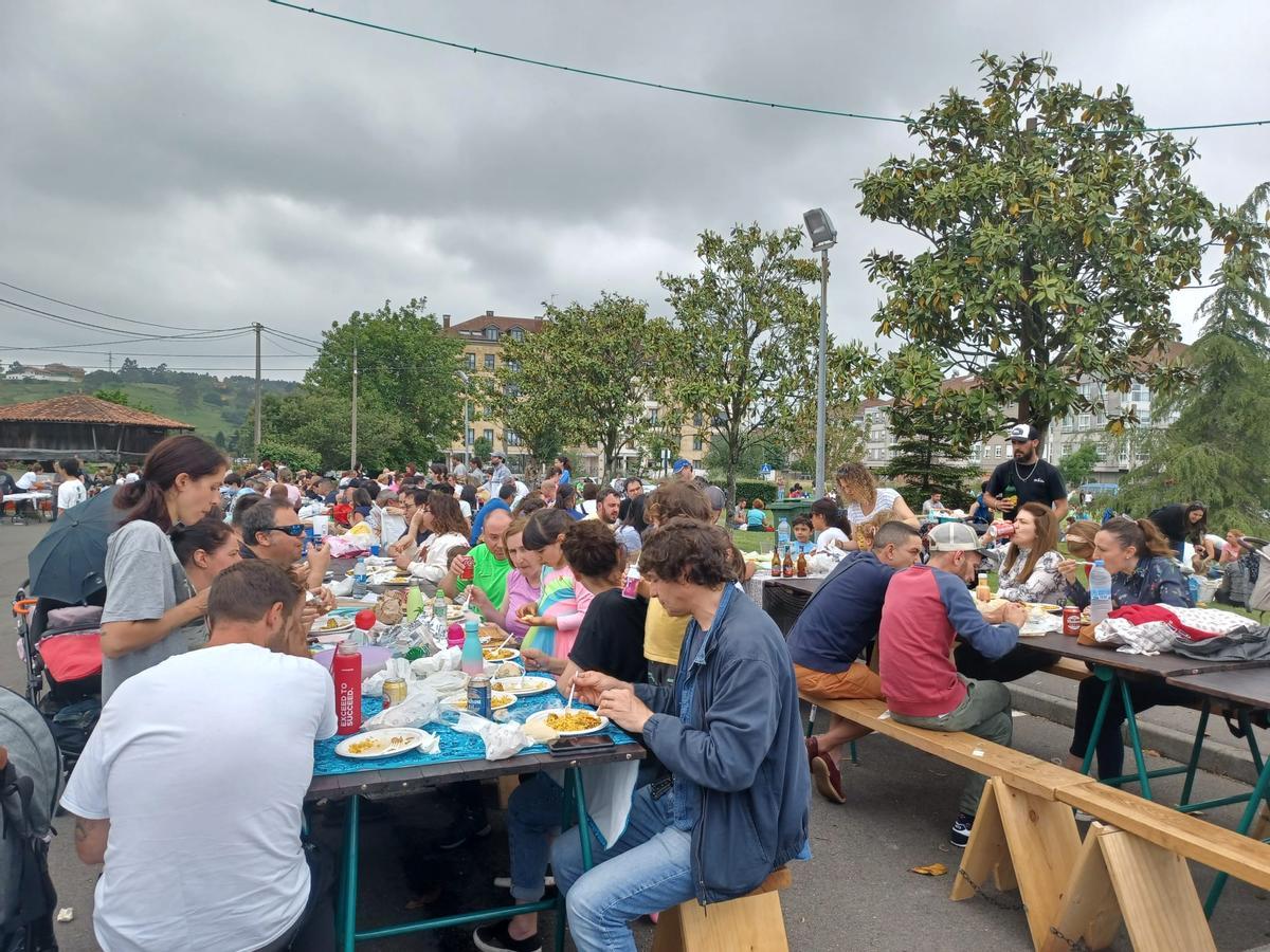 Llenazo en Lugo de Llanera: la jornada en familia desborda las previsiones