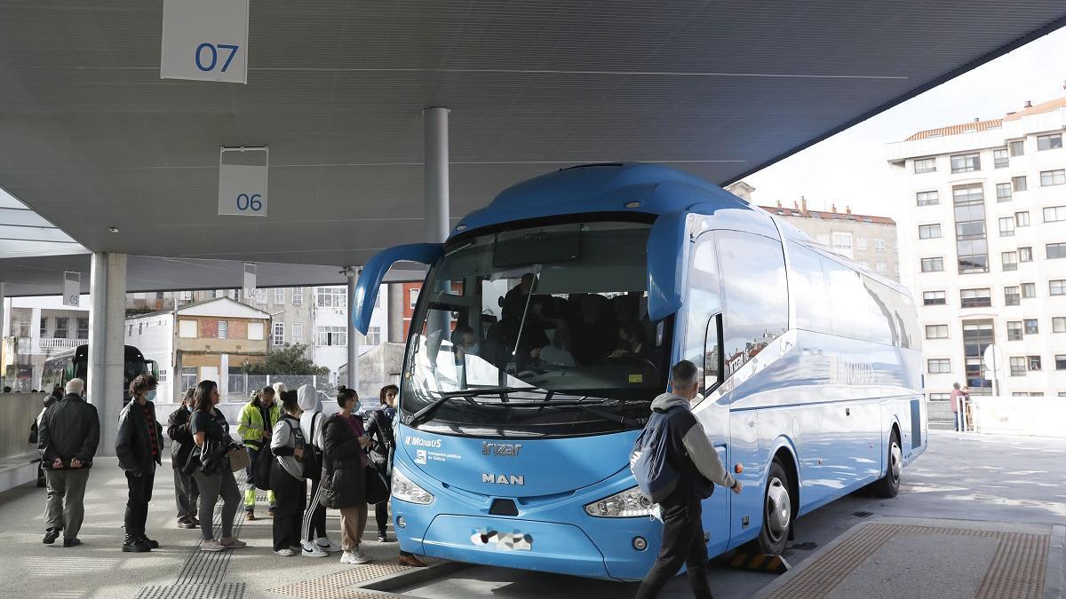 Un autobús, en la estación intermodal de Vialia, en Vigo