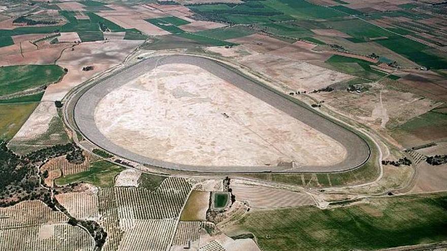 La balsa de San Diego, ubicada en término municipal de Villena, supone el punto final de las obras del trasvase