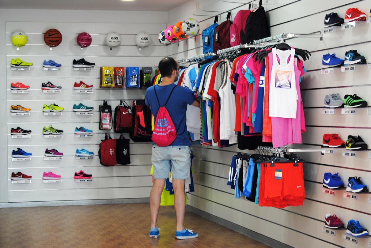 Una tienda de deportes grovense.