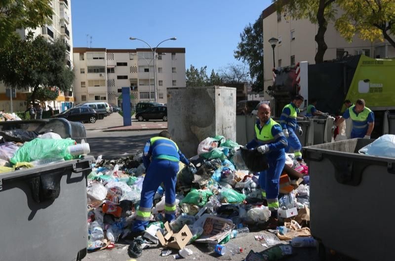 Recogida de basura en La Palmilla.