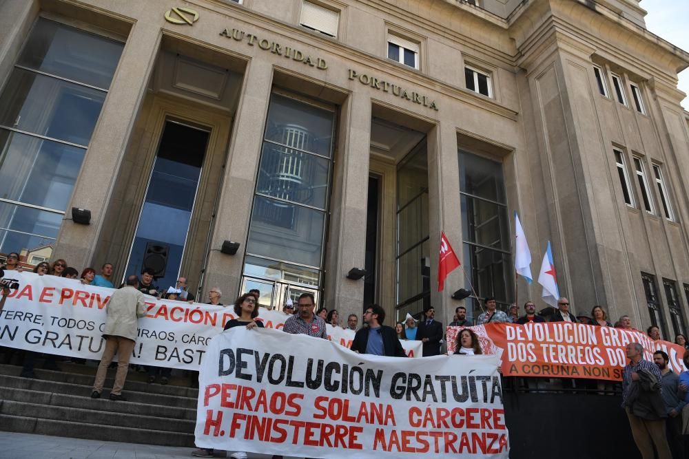 Marcha de 4.000 personas por la fachada marítima