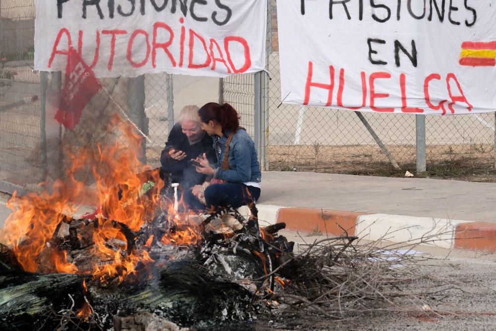 Protesta de los funcionarios de prisiones en la cárcel de Villena