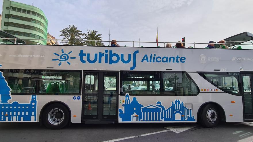 Alicante pone en marcha el Turibús con la llegada de la Semana Santa