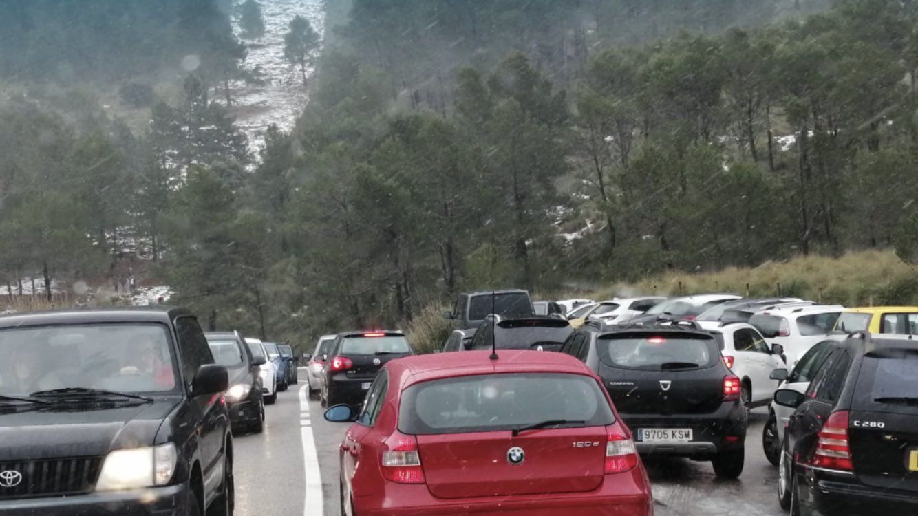 Caos en Escorca para ver la nieve