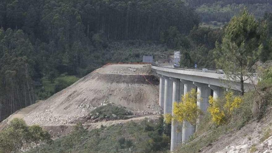 Obras de desdoblamiento en un tramo del corredor. // Santos Álvarez