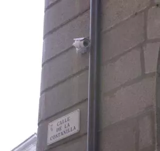 Vecinos instalan cámaras privadas en garajes y portales por seguridad