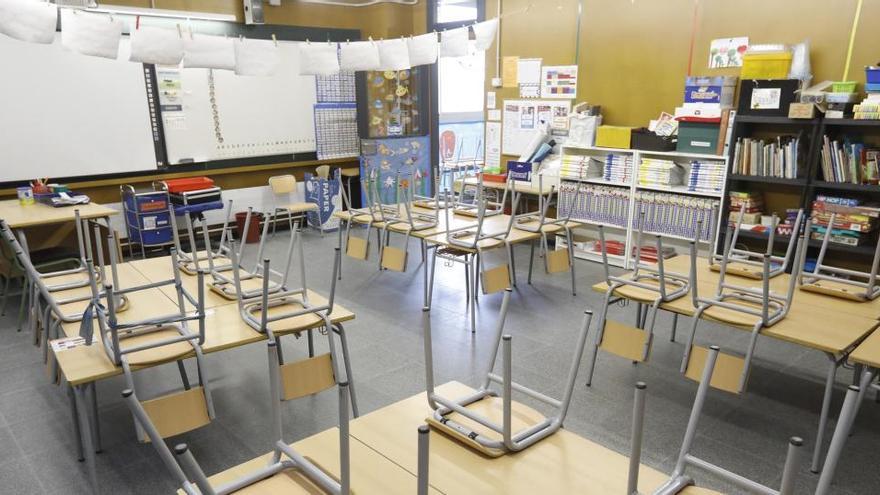 L&#039;aula buida d&#039;una escola gironina durant el confinament.