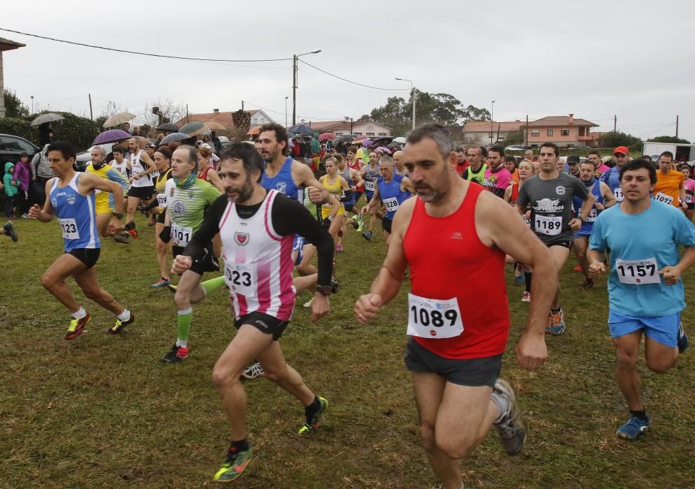 Cientos de corredores en el Trofeo San Miguel de Oia.