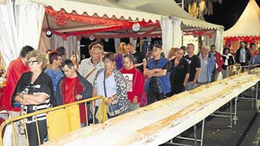 Dos décadas de carpas junto al mar para apurar el cálido verano