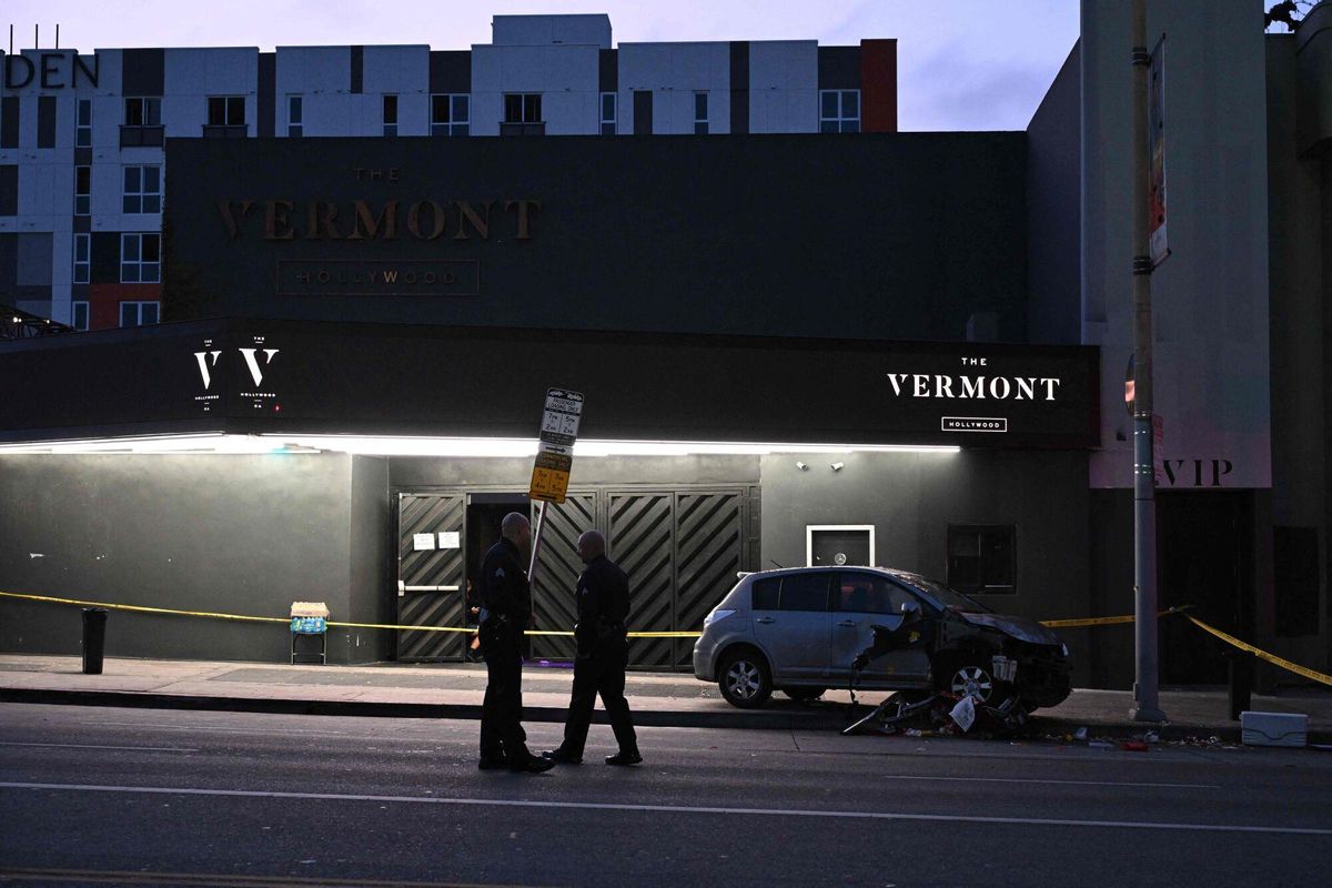 Al menos 30 heridos tras un atropello múltiple en Hollywood. Un vehículo desconocido está siendo retirado del lugar tras atropellar a una multitud en Hollywood la madrugada del 19 de julio de 2025.