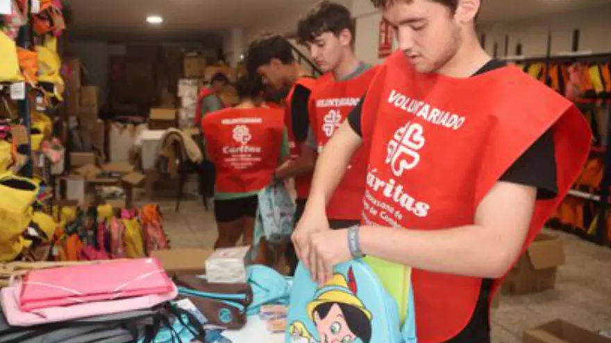 Cáritas inicia el viernes su última entrega de material escolar