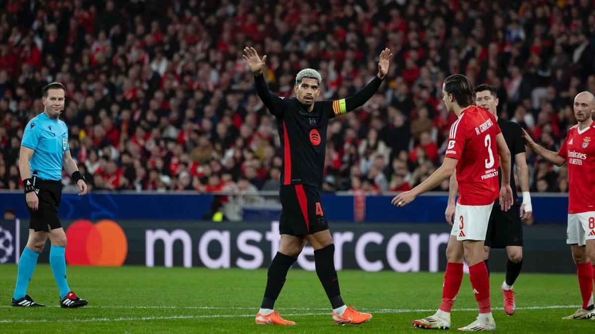 Araujo, feliz con su renovación: "Tenemos la Champions pendiente, es el objetivo"