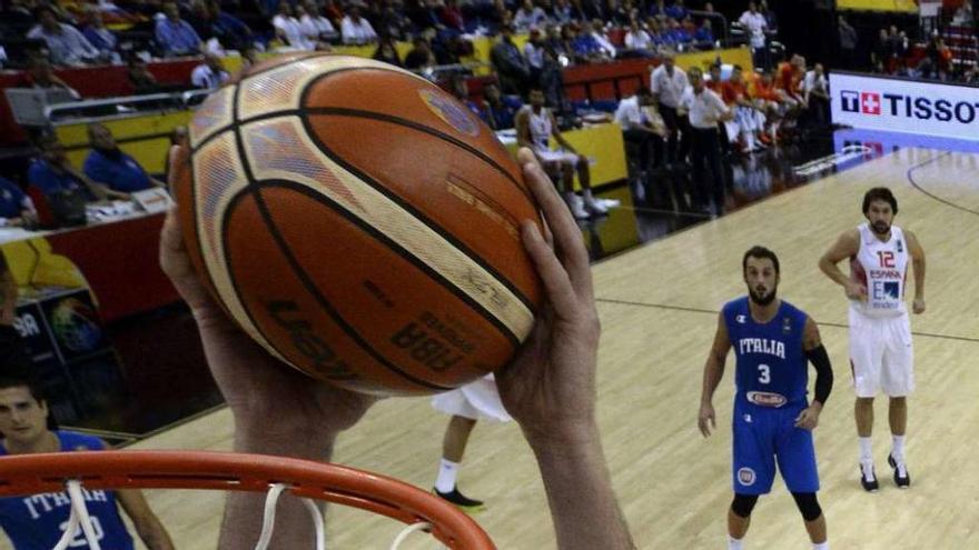 Pau Gasol &#039;machaca&#039; la canasta italiana.