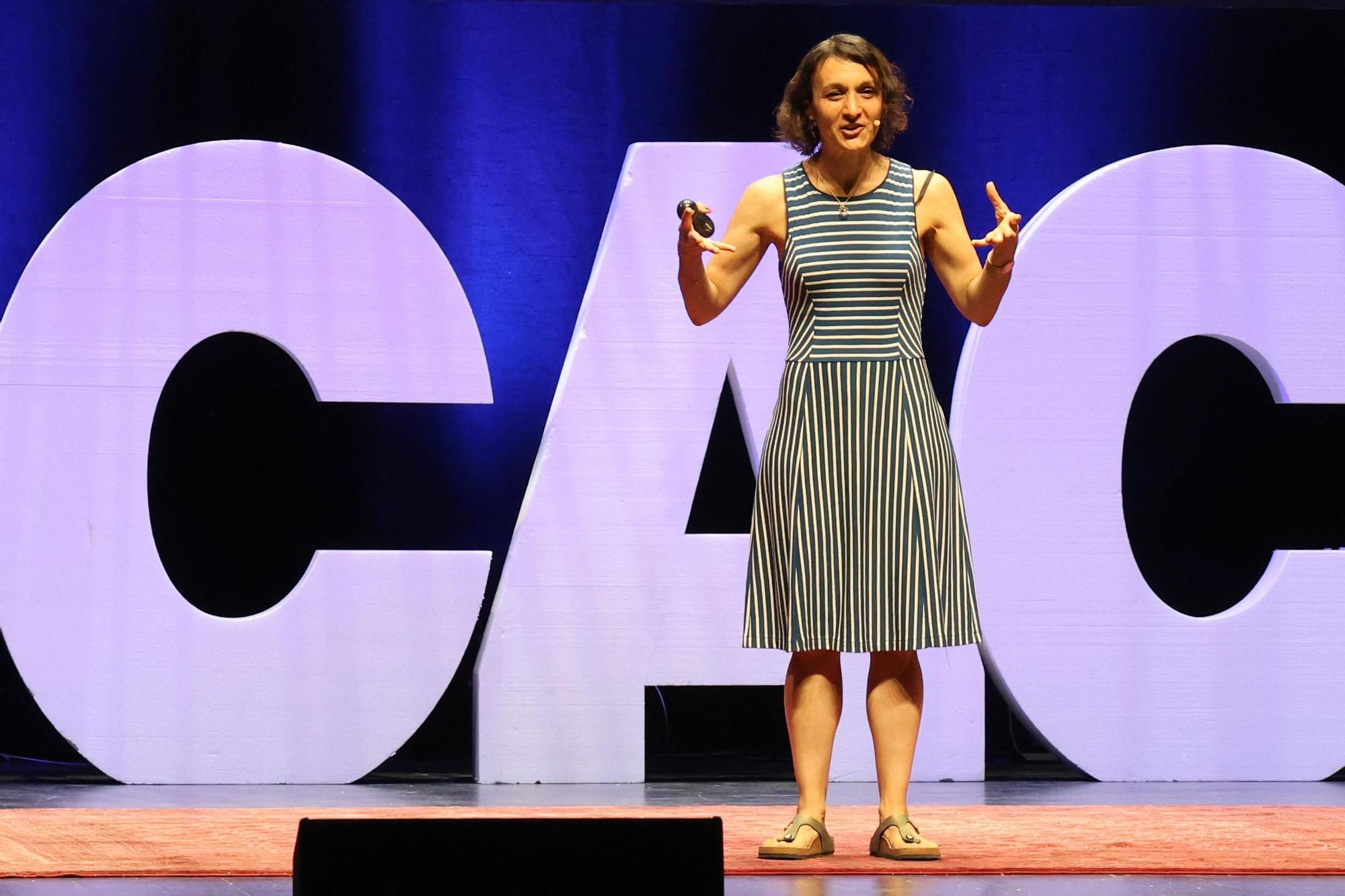 La investigadora y autora de “Enseñar distinto”, Melina Furman, durante su intervención en el VII Foro de Educación