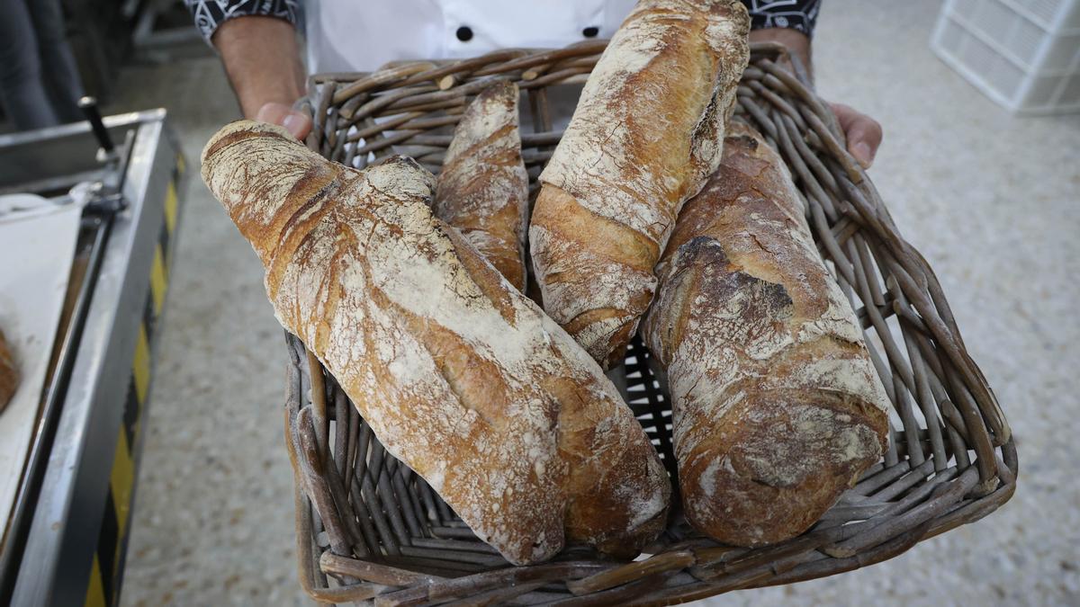 El pan feo, una de las variedades de más éxito en los despachos de La Pintora. // Alba Villar